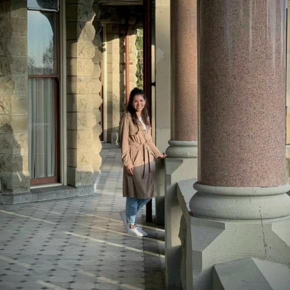 Meet your Posher, Rebecca - Picture 2 of 2